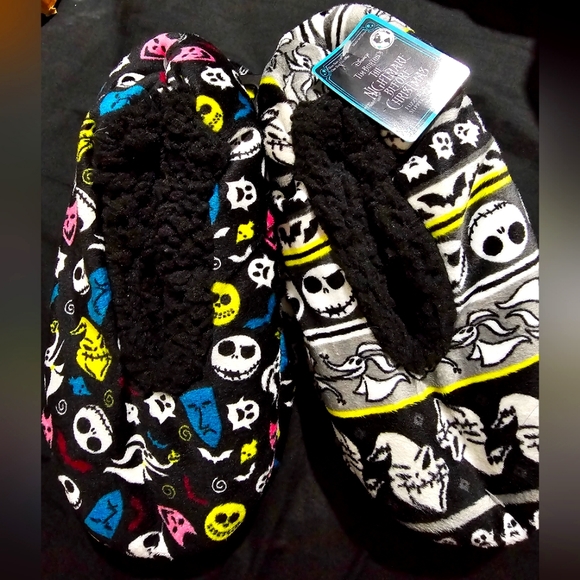 Fuzzy Babba Nightmare Before Christmas Women's 2-Pack Slipper Socks (7-9.5 One S - Picture 1 of 3